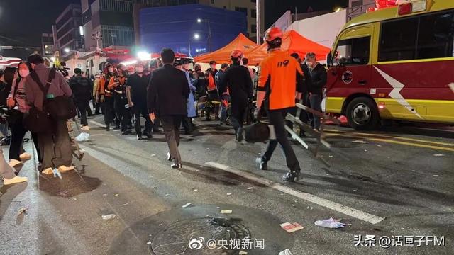 韩国踩踏事故亲历者发声多少人：韩国踩踏事故超200人死伤(12)