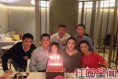 李嫣是李亚鹏的女儿是真的吗 李嫣和窦靖童有血缘关系吗