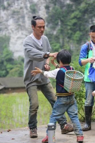 吴尊晒女儿近视照（吴尊的孩子吴镇宇的孩子）(4)