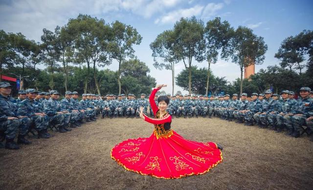 最复杂的女兵训练（少数民族女兵的新训心路）(1)