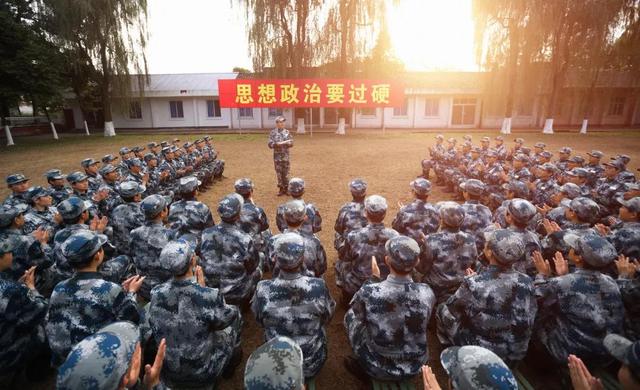 最复杂的女兵训练（少数民族女兵的新训心路）(4)