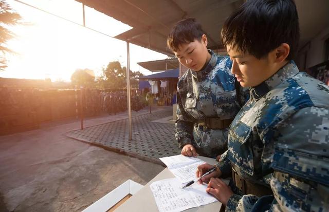 最复杂的女兵训练（少数民族女兵的新训心路）(8)