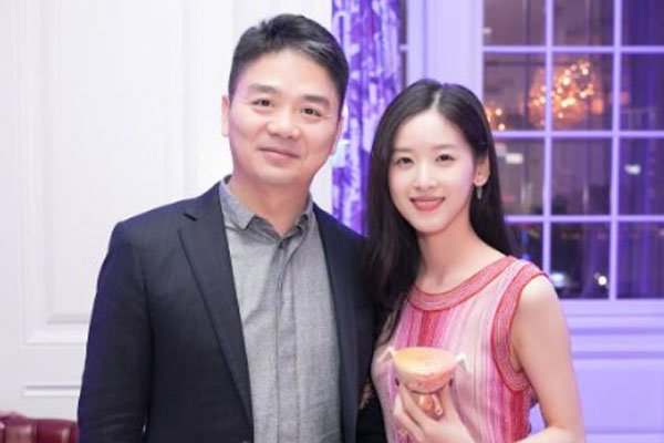 刘强东和奶茶章泽天什么时间离的婚 非要偷吃表面的女人