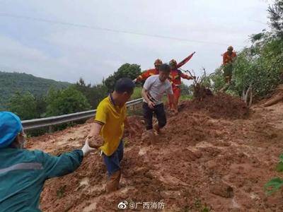 泥石流发生时应该往哪个方向跑(泥石流正确的逃跑方向是什么)