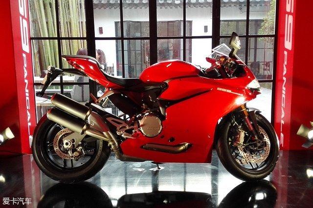 杜卡迪今年新款（杜卡迪959Panigale上市售价17.8万元）(2)