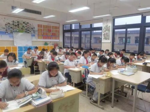 学校运动会口号大全霸气十足(一年级运动会简短口号)-第2张图片-