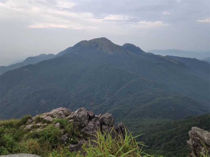 银屏山最高峰海拔多少米(银瓶山全程多少公里)