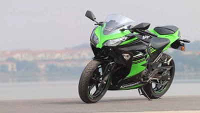 ​国内卖的最火得川崎ninja250摩托车，价格便宜，只要4.1万元！