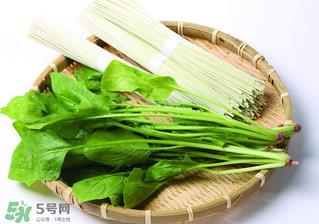 菠菜要焯水吗？菠菜为什么要焯水？