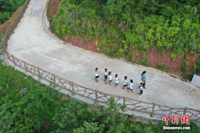 ​全国多地中小学迎来开学季