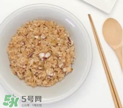 黄油鱿鱼炒饭怎么做？黄油鱿鱼炒饭的做法