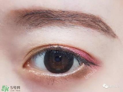 huda beauty玫瑰金眼影盘眼妆教程_试色图