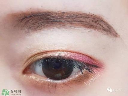 huda beauty玫瑰金眼影盘眼妆教程_试色图