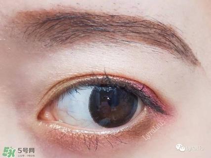 huda beauty玫瑰金眼影盘眼妆教程_试色图