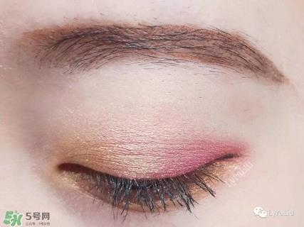 huda beauty玫瑰金眼影盘眼妆教程_试色图