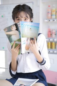 ​00后美女学生妹水手制服性感短裙修长美腿教室唯美写真集