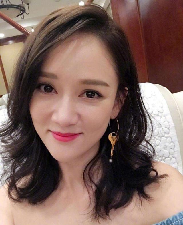 与杜淳传绯闻后，陈乔恩屡次被曝结婚，今11个字霸气回应！