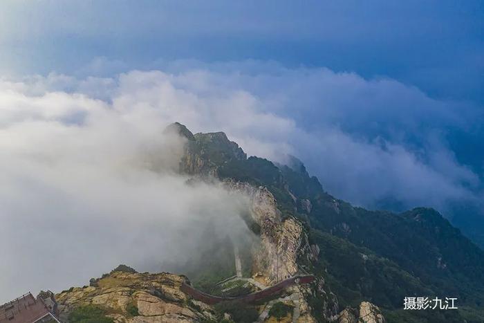 泰山景区门票降价第一天，记者小姐姐带您云“游”泰山~全省还有80家景区降价！一起出发去旅行吧~