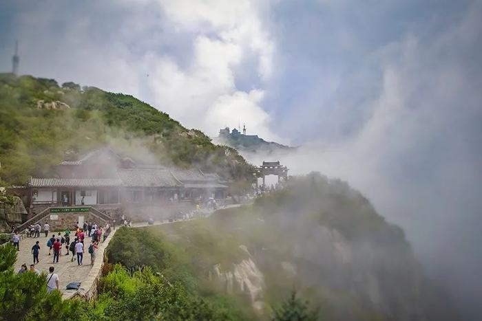 泰山景区门票降价第一天，记者小姐姐带您云“游”泰山~全省还有80家景区降价！一起出发去旅行吧~