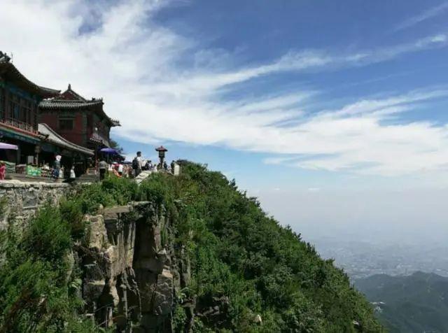 泰山景区门票降价第一天，记者小姐姐带您云“游”泰山~全省还有80家景区降价！一起出发去旅行吧~