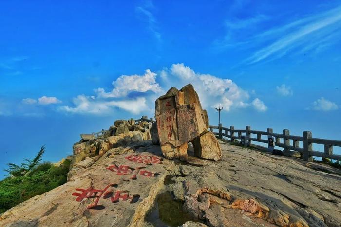 泰山景区门票降价第一天，记者小姐姐带您云“游”泰山~全省还有80家景区降价！一起出发去旅行吧~