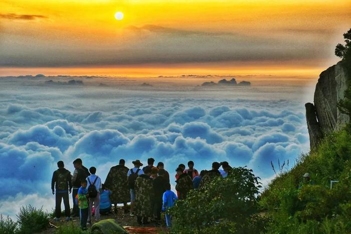 泰山景区门票降价第一天，记者小姐姐带您云“游”泰山~全省还有80家景区降价！一起出发去旅行吧~