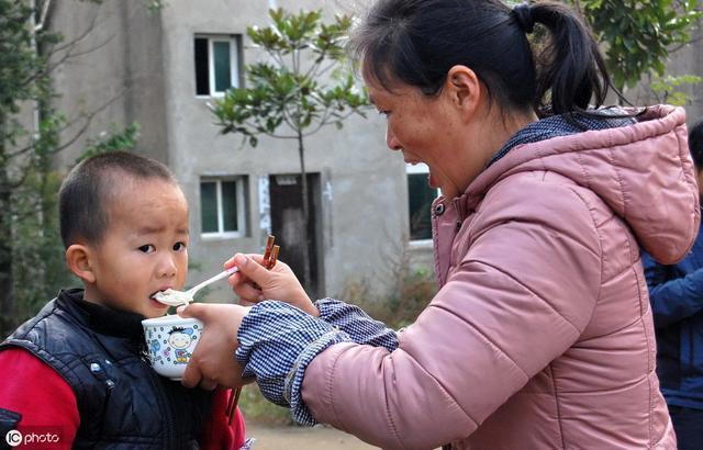 孩子胆小懦弱、怕事？其实是受父母的影响，这误区越早抛弃越好