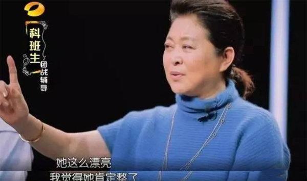 这位女星全网黑，被骂滚出娱乐圈，整容加戏不承认，气晕袁咏仪