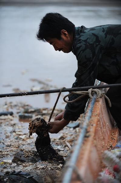 黄河捞尸人：被称为黄河水鬼，每一具尸体的认领价