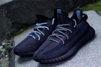 ​yeezy 350纯黑侧透货量 椰子350black堕天使